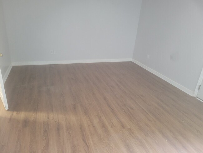 Foto del edificio - 3530 Parkwood Hills Ct