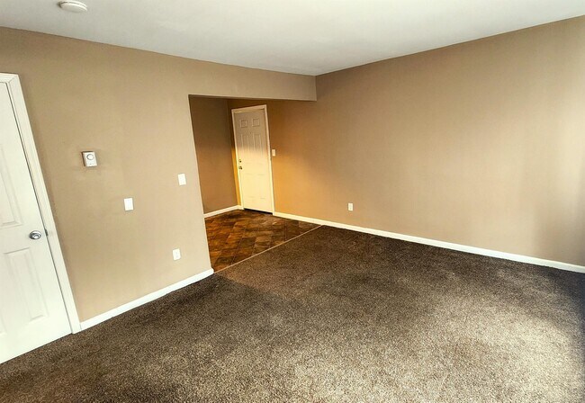 Building Photo - 16885 Lahser Rd