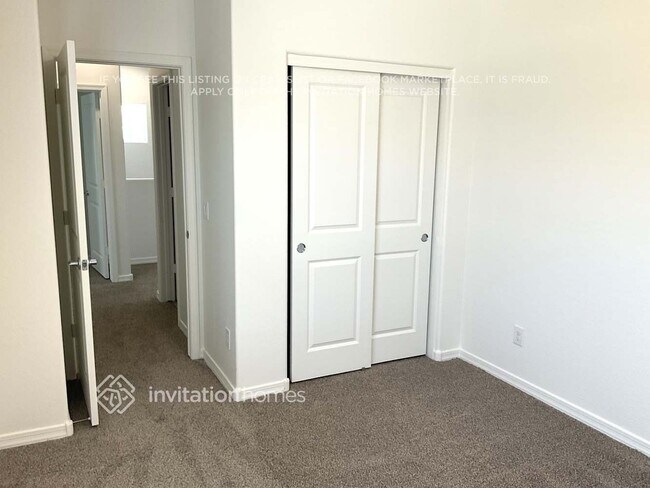 Foto del edificio - 16441 S 10th St