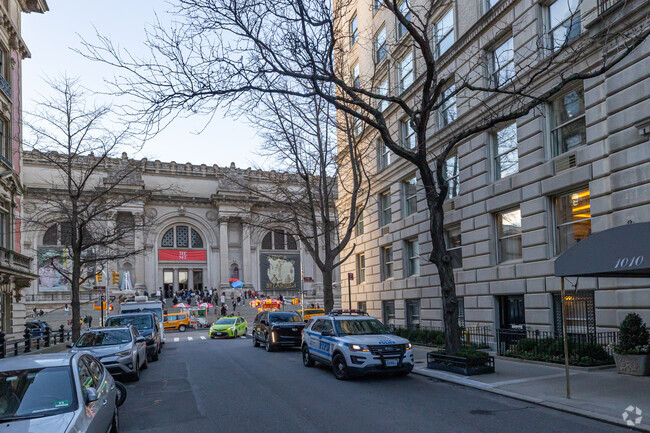 Foto del edificio - 1010 Fifth Ave