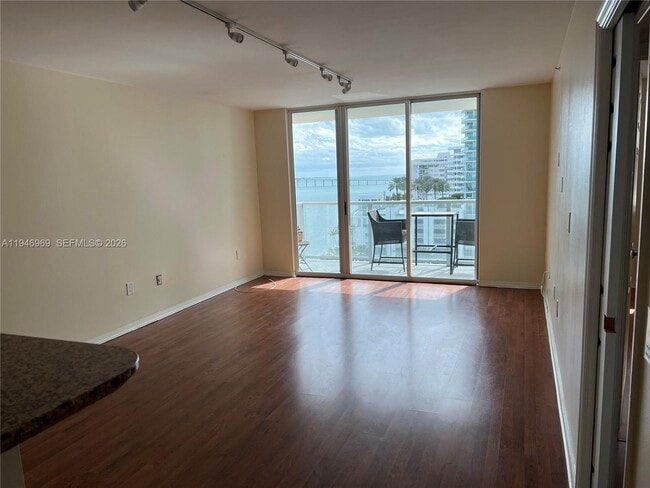 Building Photo - 1155 Brickell Bay Dr
