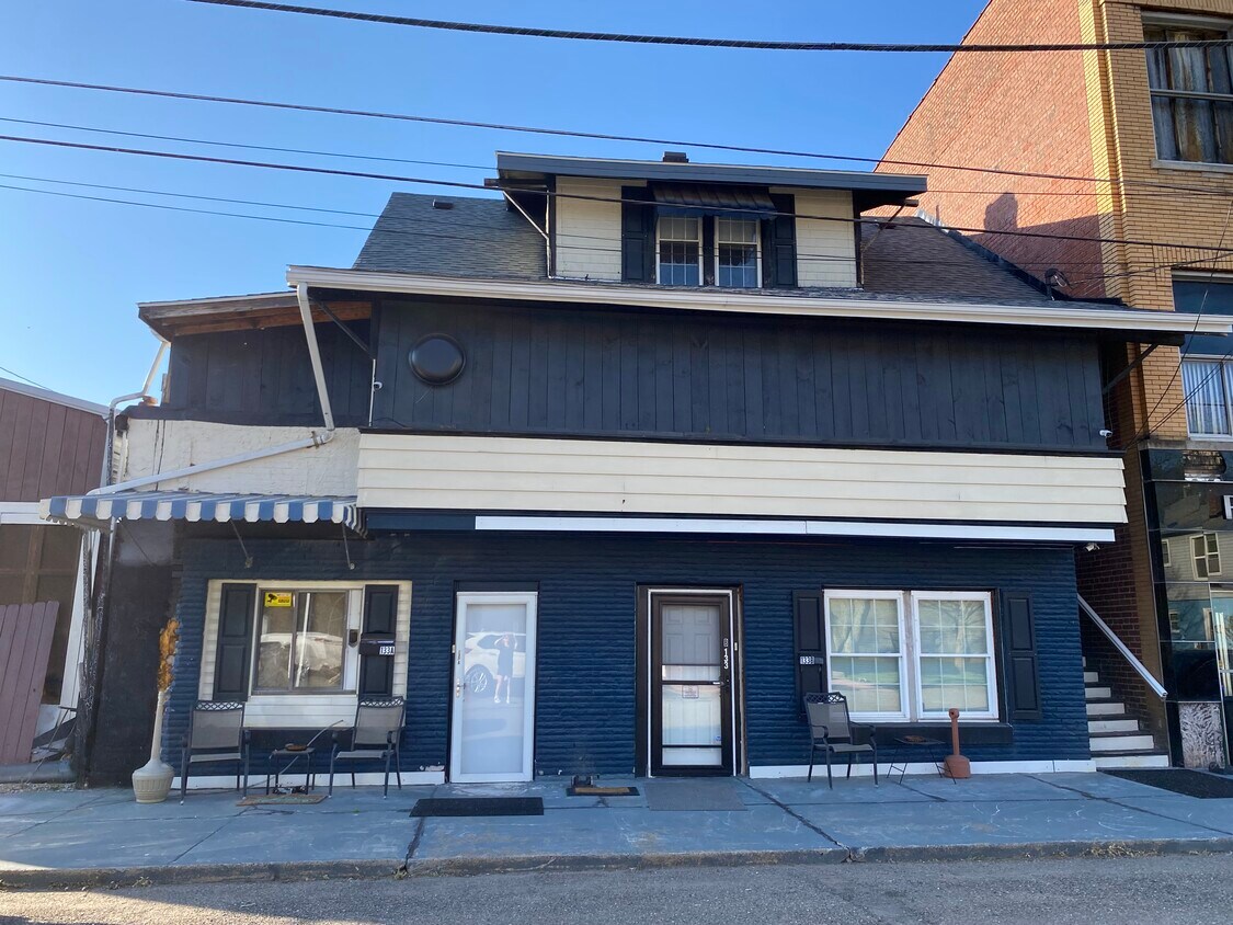3BR/ 2 Full Baths Fully Furnished , All Inclusive House - 131 1st St