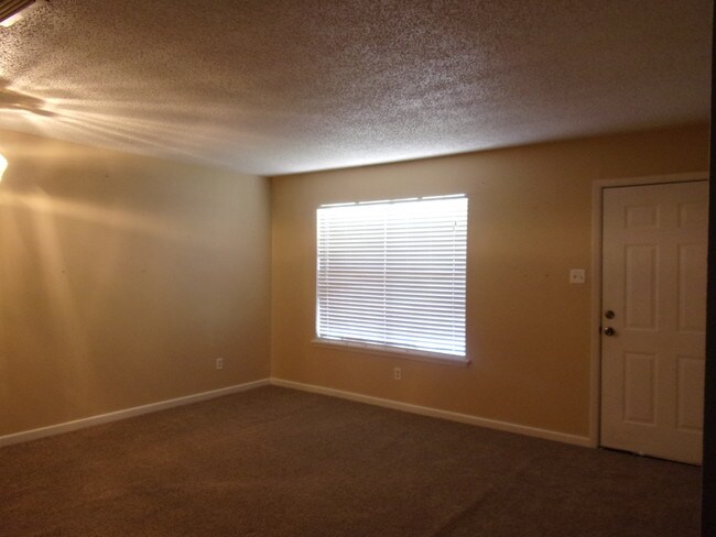 Building Photo - 300 Dryad Ln