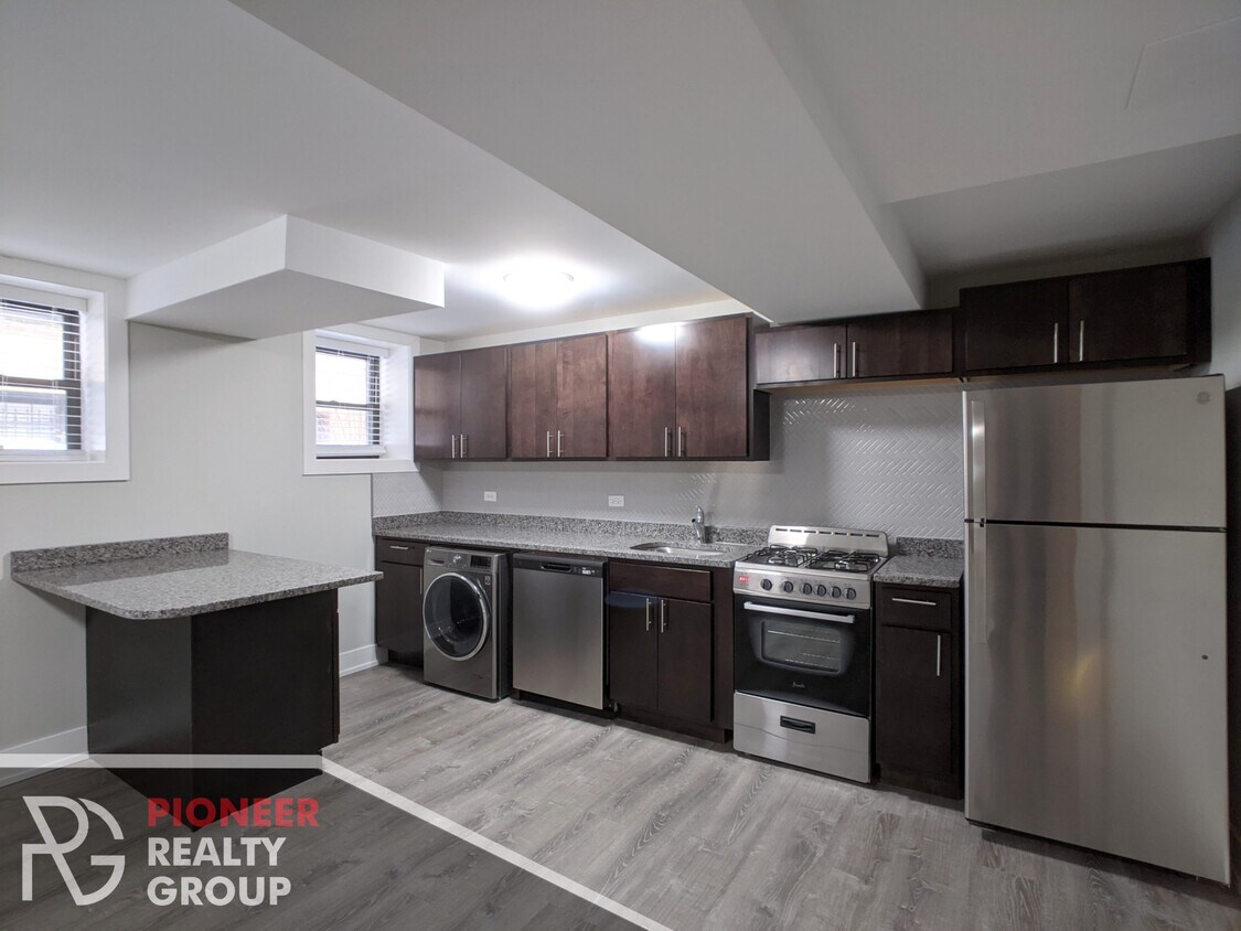 Foto principal - 421 W Belden Ave