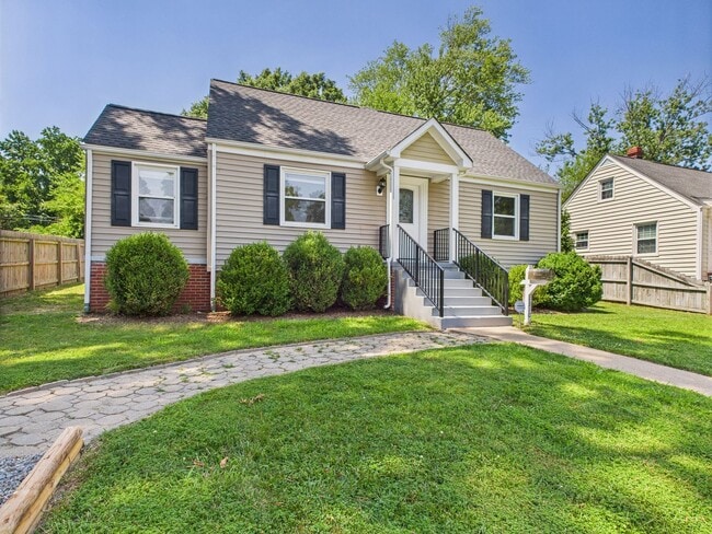 Building Photo - 1310 Devers Rd
