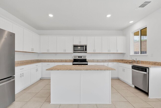 Foto del edificio - Charming 4-Bedroom Home in Cinco Lakes – Community Amenities & Prime Location!