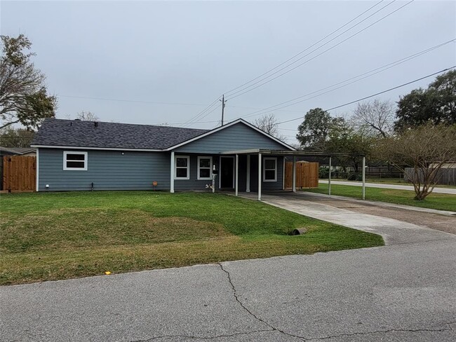 Building Photo - 2502 Estate Dr