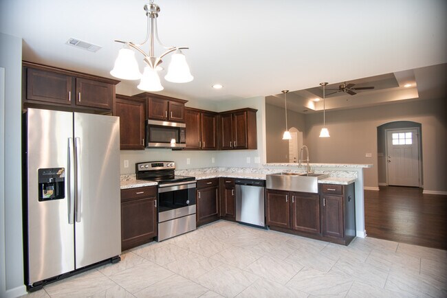 Building Photo - Brick 3 Bedroom Home in Moundville!