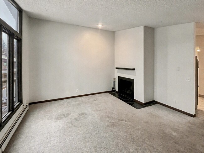 Building Photo - 8516 Boundary Ave