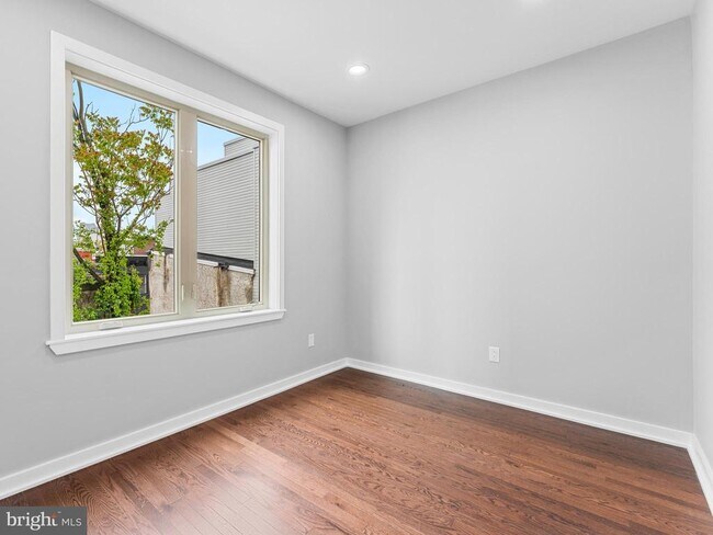 Building Photo - 1262 N Newkirk St