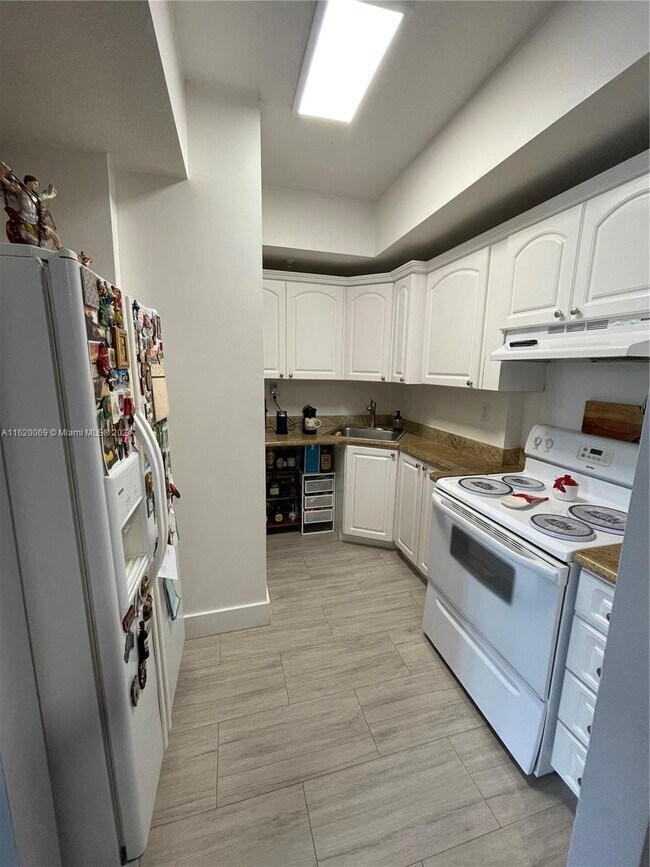 Foto del edificio - 3500 Coral Way