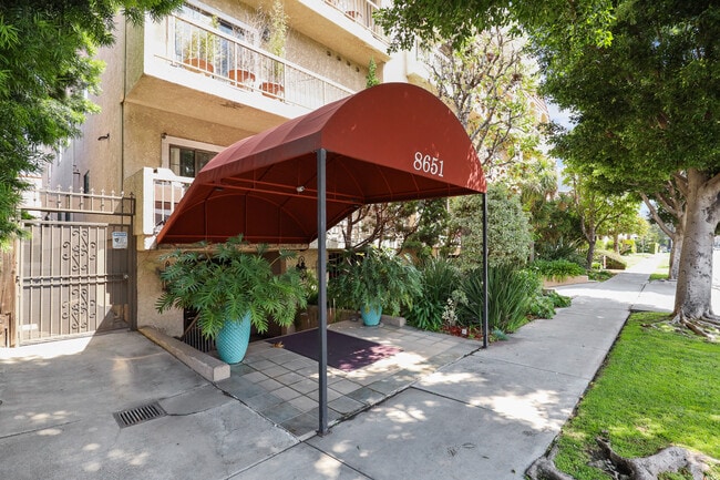 Building Photo - 8651 W Olympic Blvd
