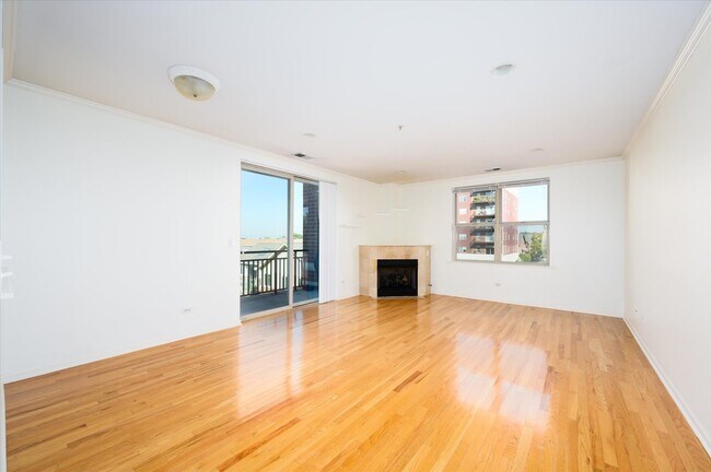 Foto del edificio - 1700 Riverwoods Dr