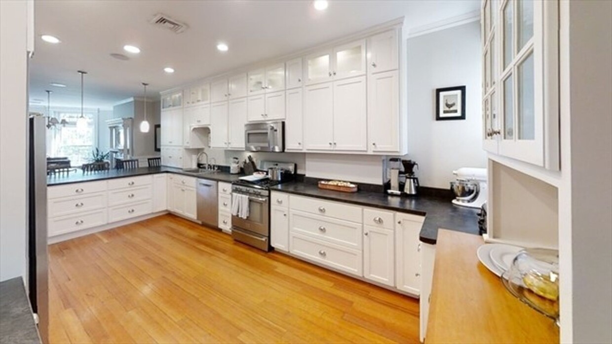 Primary Photo - 4 BED PENTHOUSE IN BROOKLINE!!!!!