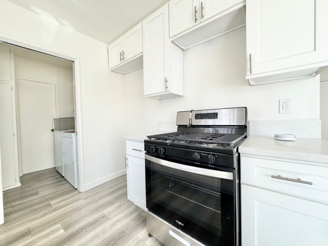 Building Photo - 636 Aerick St