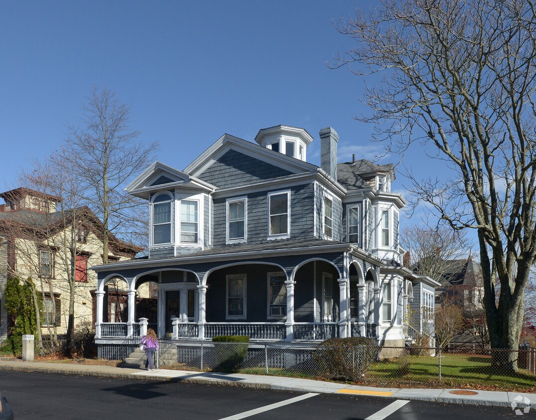 Foto principal - 542 County St