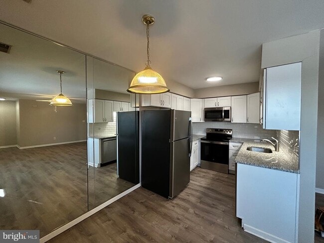 Building Photo - 480 E Main St