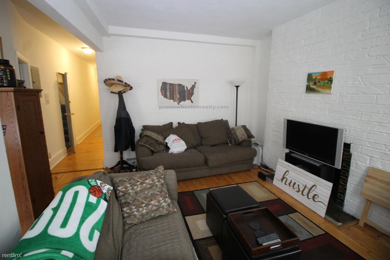 Primary Photo - 1322 Commonwealth Avenue