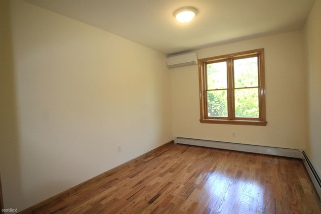 Building Photo - 80 Coffey St