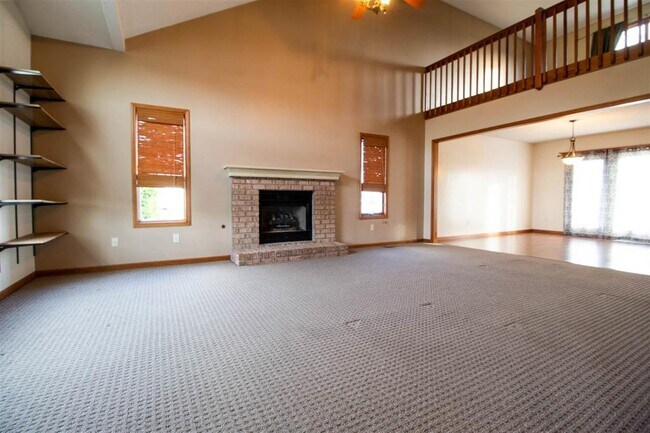 Building Photo - 6716 Creekwood Ln