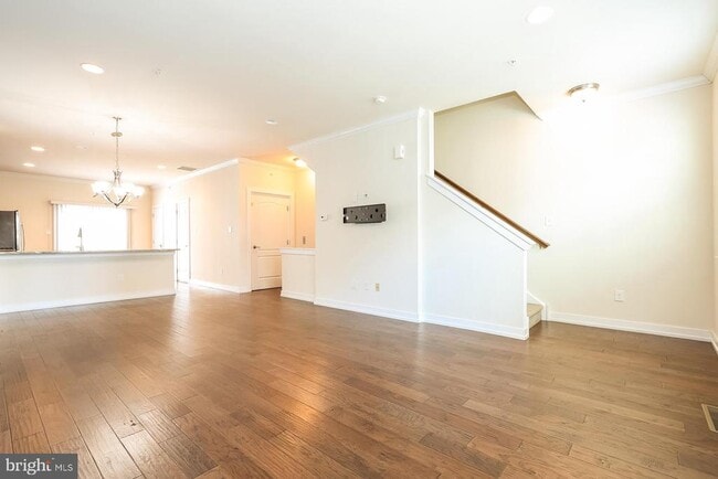 Building Photo - 113 Royal Mews