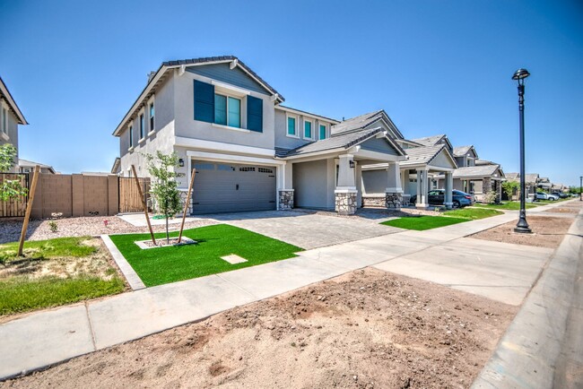 Building Photo - Beautiful 5 Bedroom at Desert place!