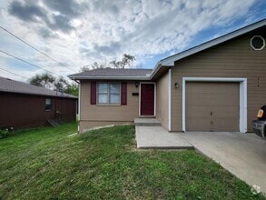 Building Photo - 114 Persimmon Dr