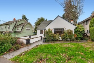 Building Photo - 3437 NE 31st Ave