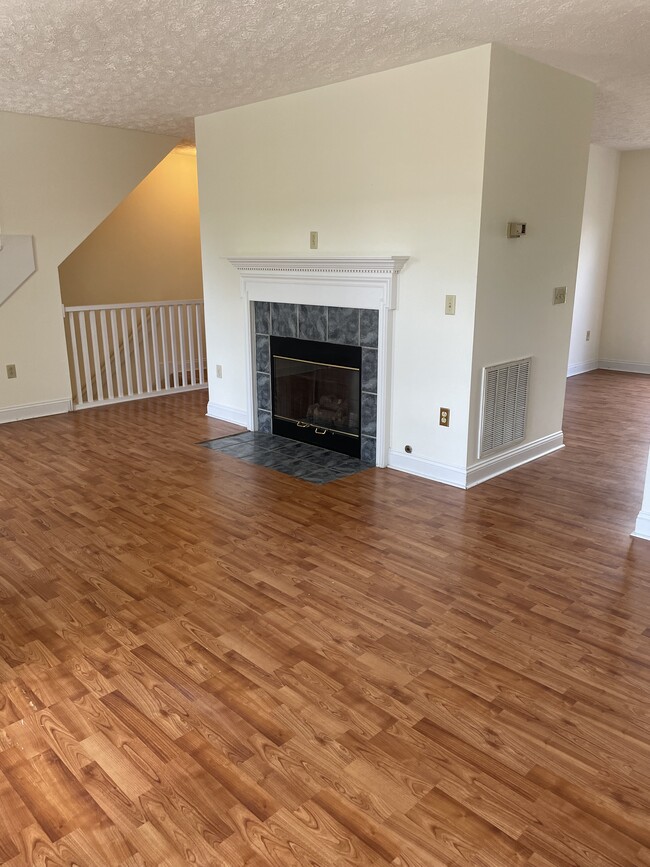 Building Photo - 565 Silver Leaf Dr