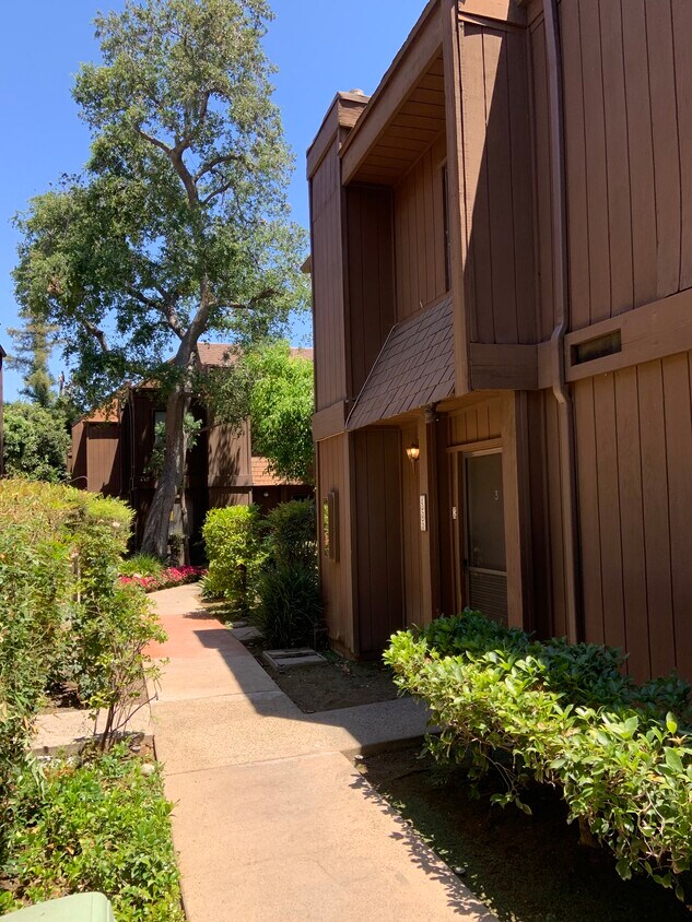 Primary Photo - 455 W Duarte Rd