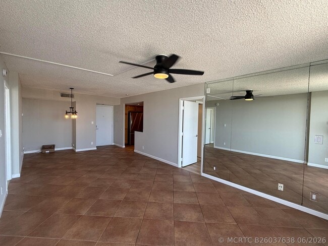 Building Photo - 531 N Ocean Blvd