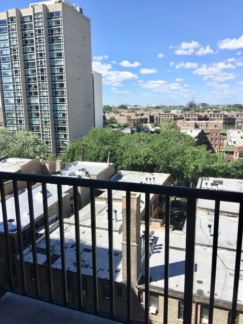 Foto del edificio - 2740 N Pine Grove Ave