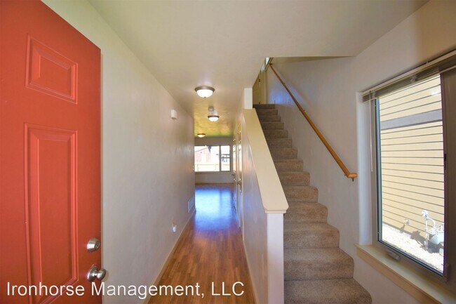 Building Photo - 1795 Buckrake Ave