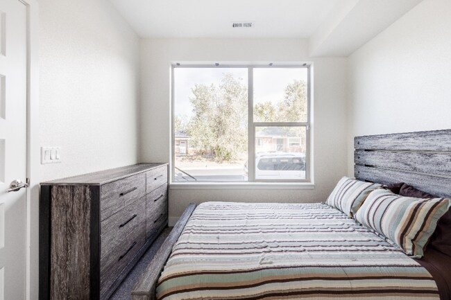 Building Photo - 3460 E 31st Ave