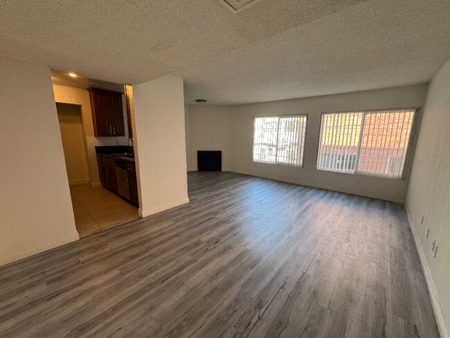 Foto del edificio - 10911 Rochester Ave