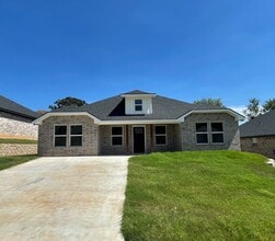 Building Photo - 110 Watch Hl Dr