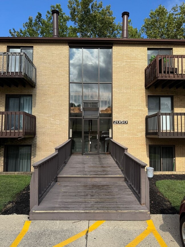 Building Photo - 2050 Augusta Blvd