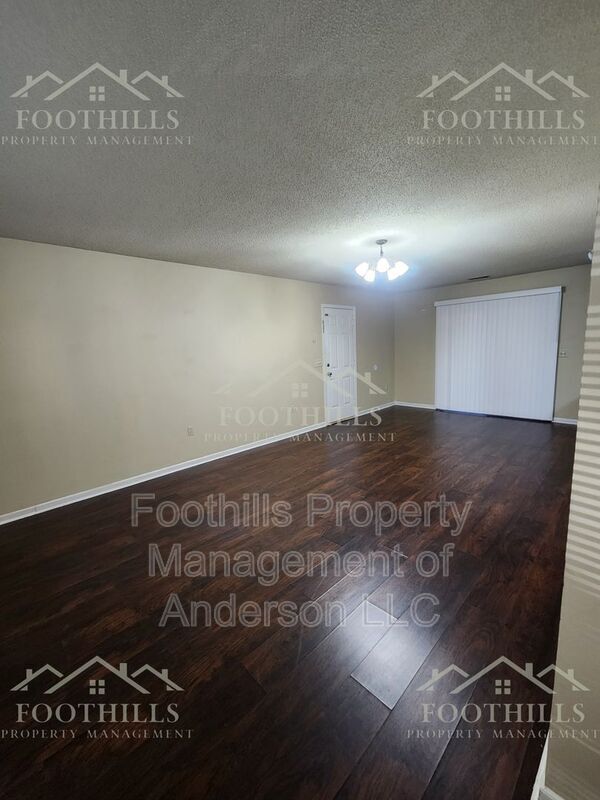 Foto del edificio - 305 Green Forest Dr