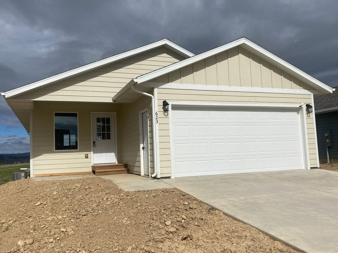 Foto principal - BRAND NEW BUILD | 5 BED | 2 BATH | DOUBLE ...
