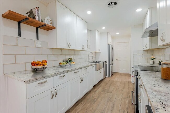 Foto del edificio - 11839 High Meadow Dr