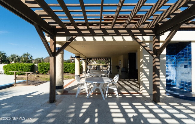 Building Photo - 3820 La Vista Cir