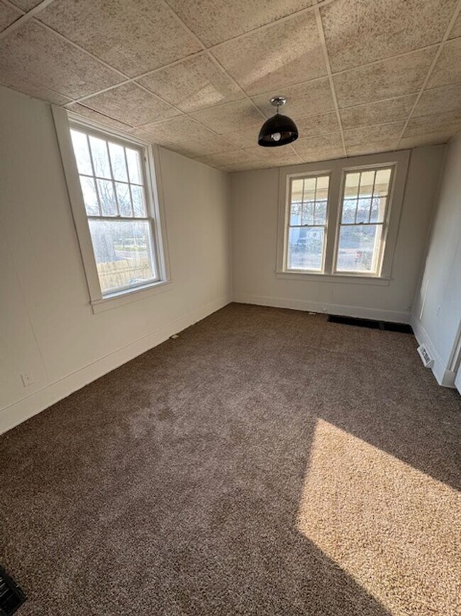 Foto del edificio - 627 Kenwood Ave