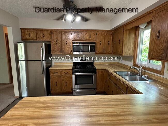 Foto del edificio - Savage Single Family Home, 2 Car Garage, F...