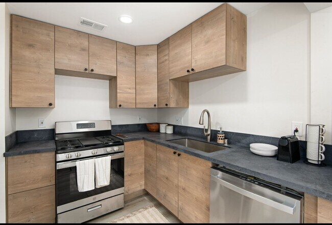 Foto del edificio - 2 bedrooms 1 bath home in San Diego-Imperi...