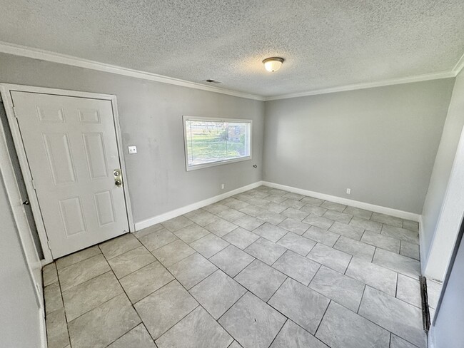 Building Photo - 1284 Poppen Cove