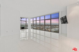 Building Photo - 13700 Marina Pointe Dr