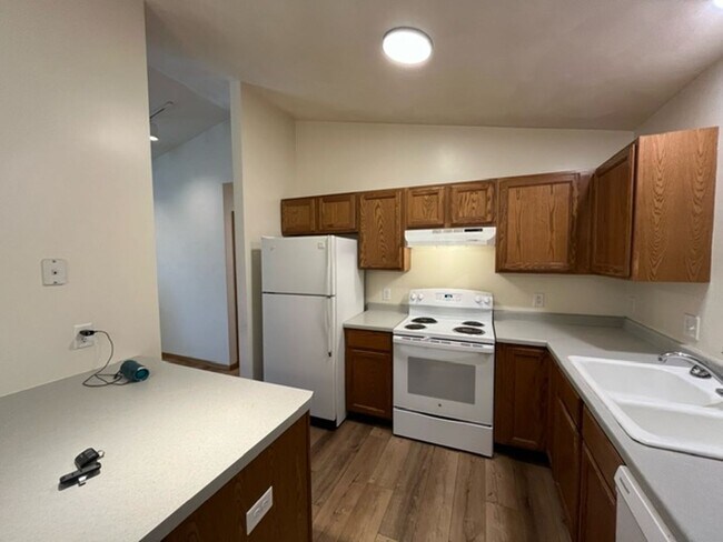 Building Photo - 305