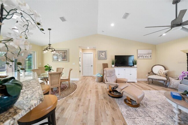 Foto del edificio - 13360 Yager Ln