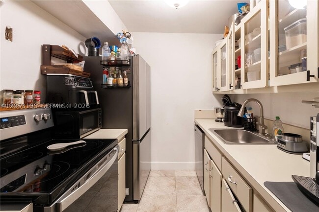 Building Photo - 9490 SW 77th Ave