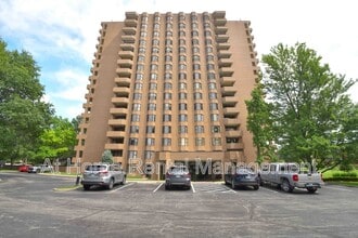 Building Photo - 2121 S Yorktown Ave